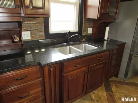 505 James St, Eureka, IL 61530 photo 4