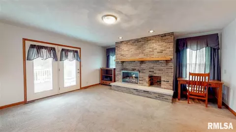 104 Pieper Cir, Delavan, IL 61734 photo 29