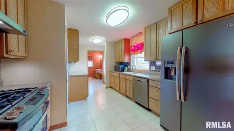 104 Pieper Cir, Delavan, IL 61734 photo 22