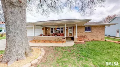 104 Pieper Cir, Delavan, IL 61734 photo 2