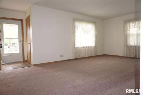 205 E Sheridan St, Manito, IL 61546 photo 10