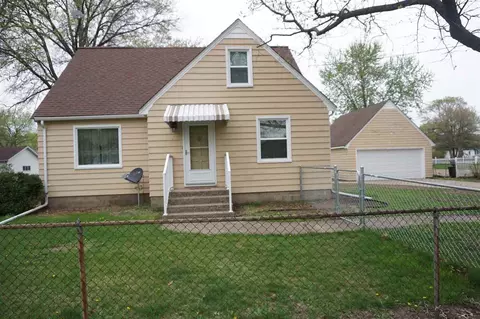 205 E Sheridan St, Manito, IL 61546 photo 1