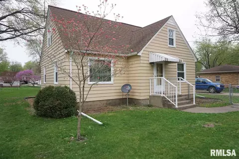 205 E Sheridan St, Manito, IL 61546 photo 2