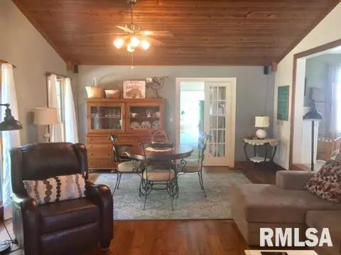 408 N Walnut St, Delavan, IL 61734 photo 13
