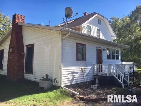 408 N Walnut St, Delavan, IL 61734 photo 5