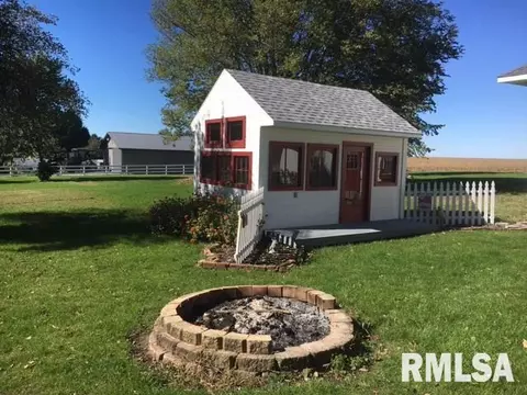 408 N Walnut St, Delavan, IL 61734 photo 8