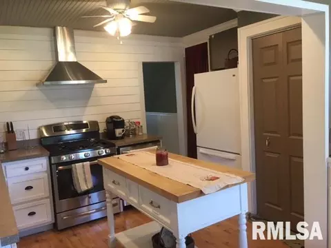 408 N Walnut St, Delavan, IL 61734 photo 32