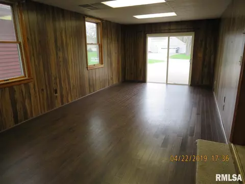 215 Murphy, Metamora, IL 61548 photo 8