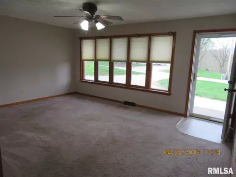 215 Murphy, Metamora, IL 61548 photo 2