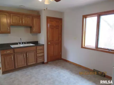 215 Murphy, Metamora, IL 61548 photo 5