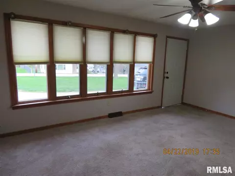 215 Murphy, Metamora, IL 61548 photo 3