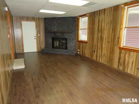 215 Murphy, Metamora, IL 61548 photo 9