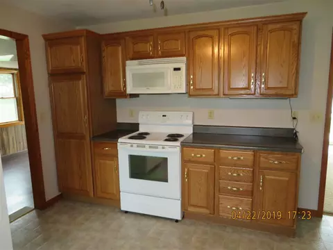 215 Murphy, Metamora, IL 61548 photo 7