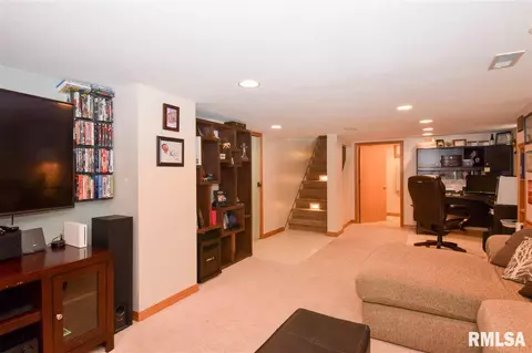 904 E Adams, Washington, IL 61571 photo 17