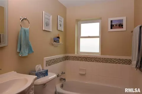 904 E Adams, Washington, IL 61571 photo 11