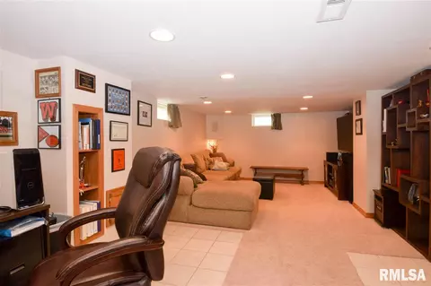 904 E Adams, Washington, IL 61571 photo 18