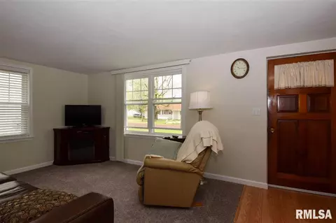 904 E Adams, Washington, IL 61571 photo 5