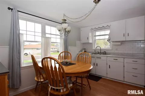 904 E Adams, Washington, IL 61571 photo 8