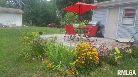 308 E Summit St, Macomb, IL 61455 photo 2
