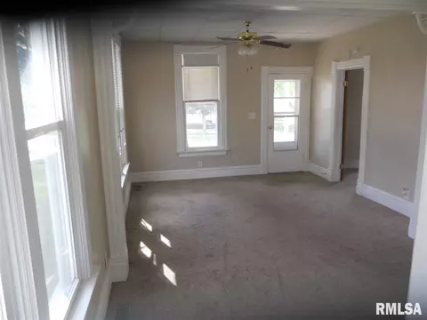 405 Baxter St, Canton, IL 61520 photo 3