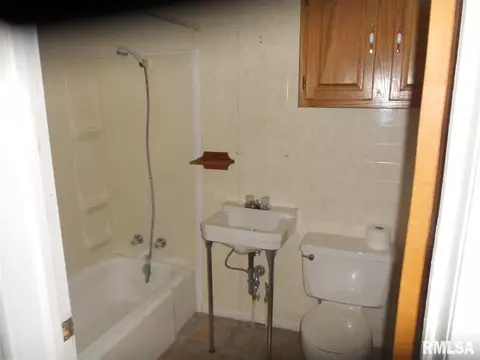 405 Baxter St, Canton, IL 61520 photo 9