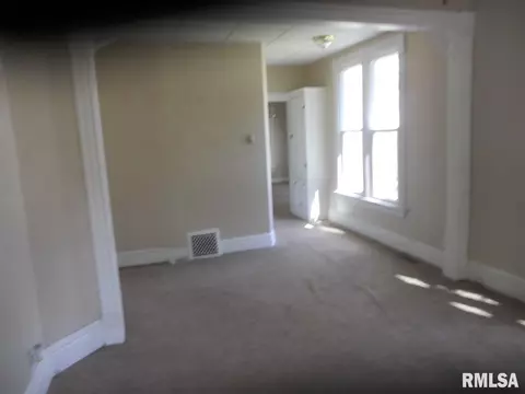 405 Baxter St, Canton, IL 61520 photo 2