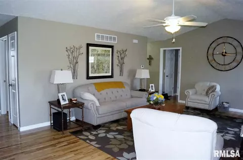 1317 Mitchell, Washington, IL 61571 photo 2