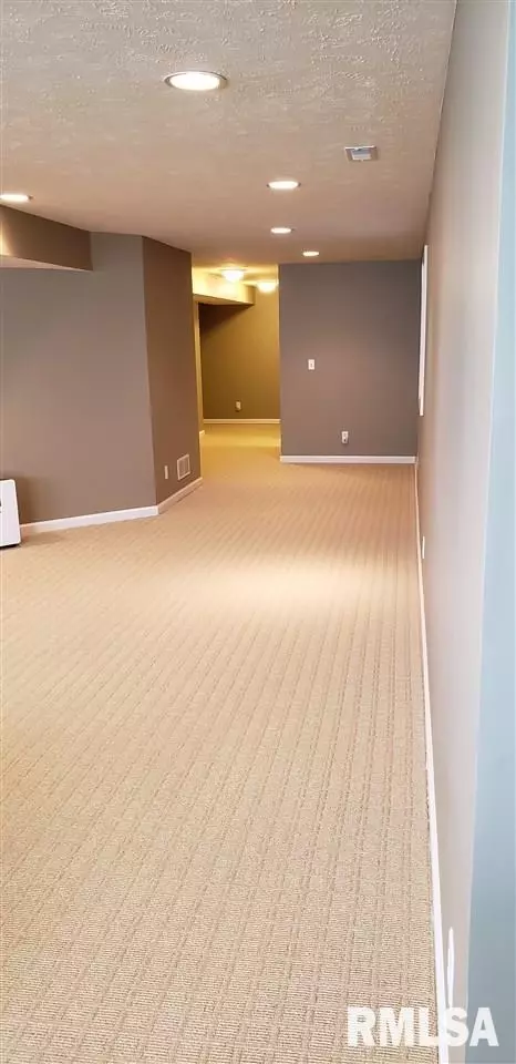 1317 Mitchell, Washington, IL 61571 photo 17