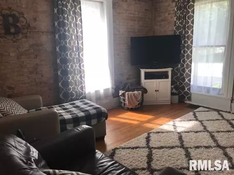 317 E Jefferson St, Macomb, IL 61455 photo 4