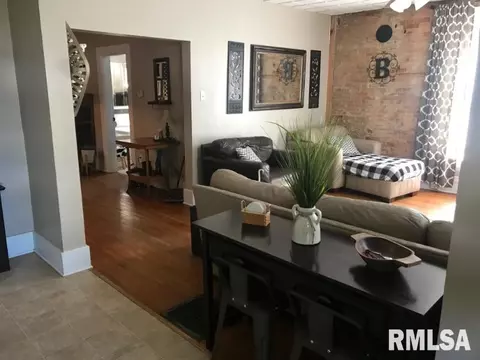 317 E Jefferson St, Macomb, IL 61455 photo 3