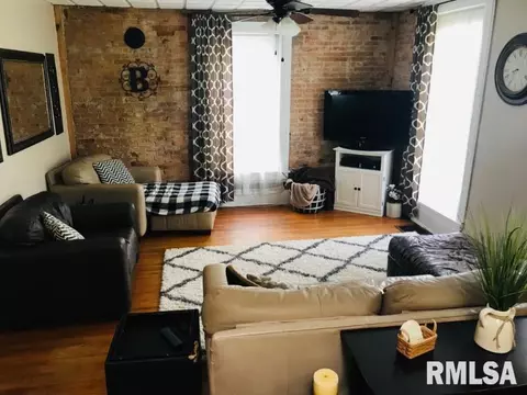 317 E Jefferson St, Macomb, IL 61455 photo 5