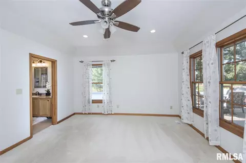 497 E Townhall Rd, Germantown Hills, IL 61548 photo 15