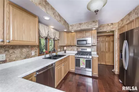 497 E Townhall Rd, Germantown Hills, IL 61548 photo 11