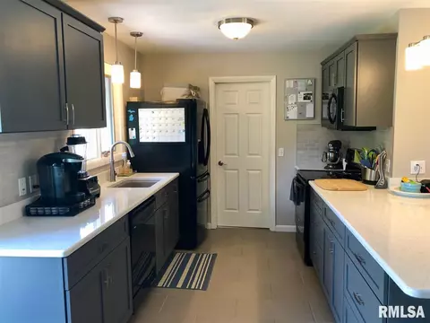 1114 E Grant St, Macomb, IL 61455 photo 9