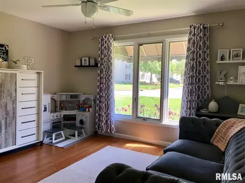 1114 E Grant St, Macomb, IL 61455 photo 17