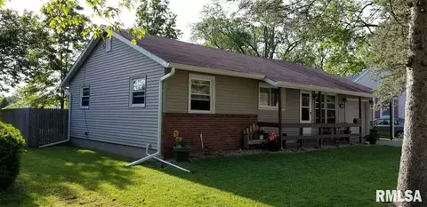 318 S Ward St, Macomb, IL 61455 photo 2