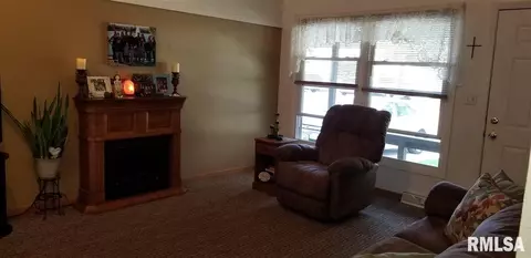 318 S Ward St, Macomb, IL 61455 photo 3