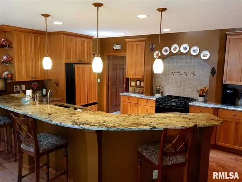 495 Townhall Rd, Germantown Hills, IL 61548 photo 5