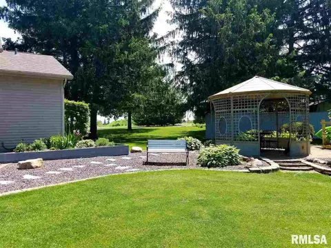 495 Townhall Rd, Germantown Hills, IL 61548 photo 3