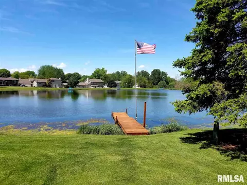 495 Townhall Rd, Germantown Hills, IL 61548 photo 4