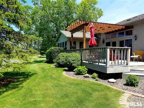 495 Townhall Rd, Germantown Hills, IL 61548 photo 2