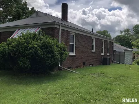 302 W Pierce St, Macomb, IL 61455 photo 6