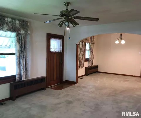302 W Pierce St, Macomb, IL 61455 photo 11