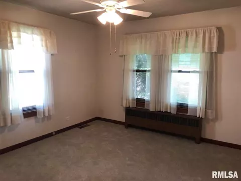 302 W Pierce St, Macomb, IL 61455 photo 13