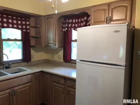 302 W Pierce St, Macomb, IL 61455 photo 9