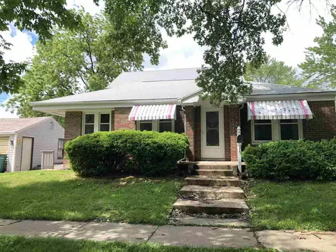 302 W Pierce St, Macomb, IL 61455 photo 2