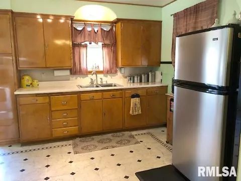 109 E Main St, Cuba, IL 61427 photo 8