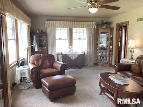 109 E Main St, Cuba, IL 61427 photo 4
