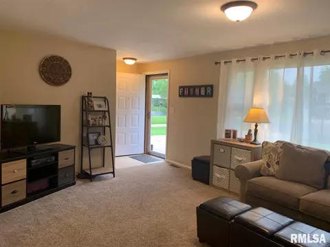 403 Spring Ct, Washington, IL 61571 photo 5
