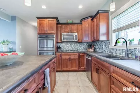 1210 N Hampton Dr, Washington, IL 61571 photo 7